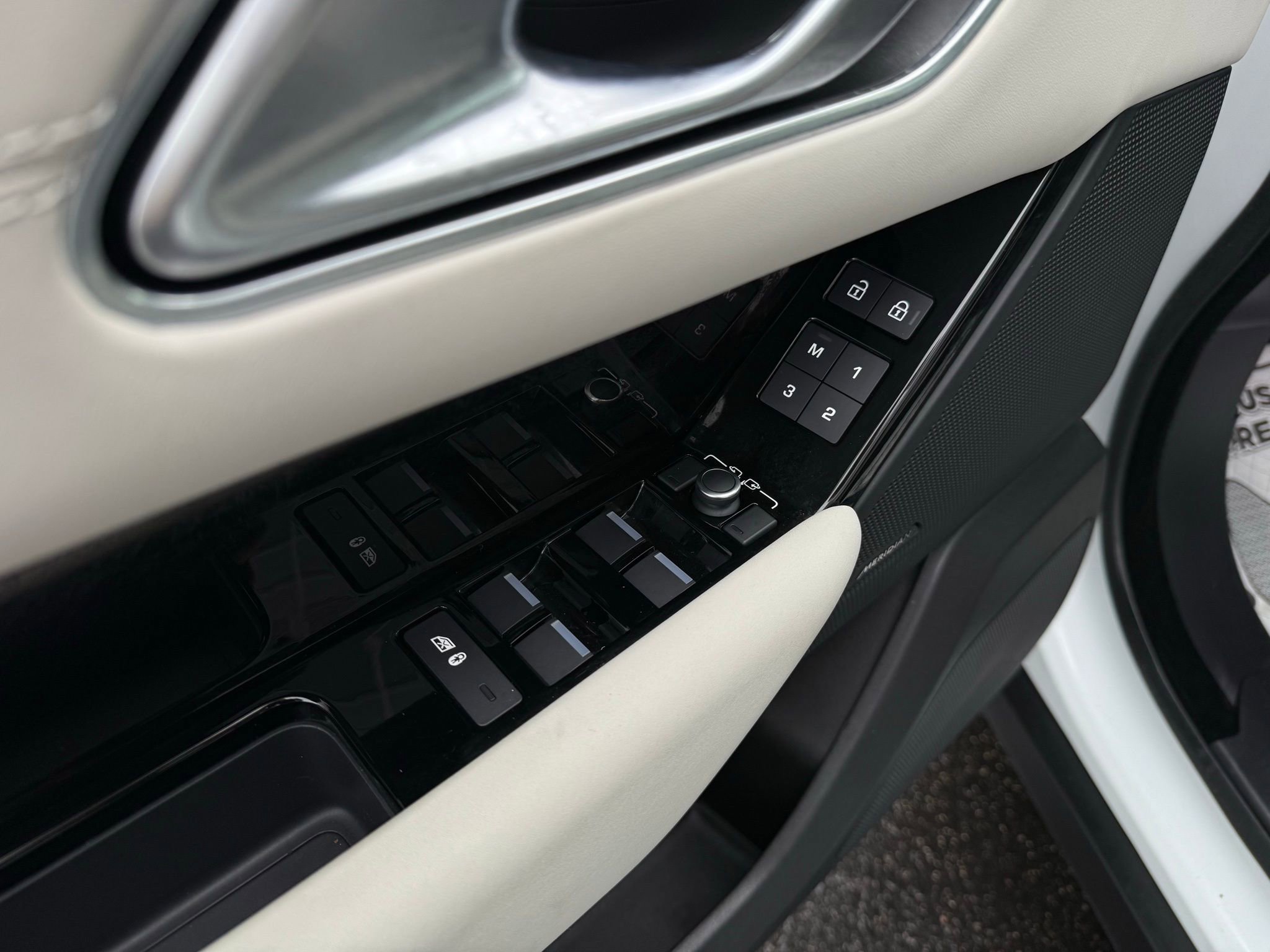 Used 2023 Land Rover Range Rover Velar R-Dynamic S image 44