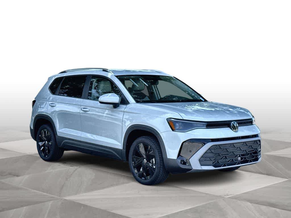 New 2026 Volkswagen Taos SE FWD image 2