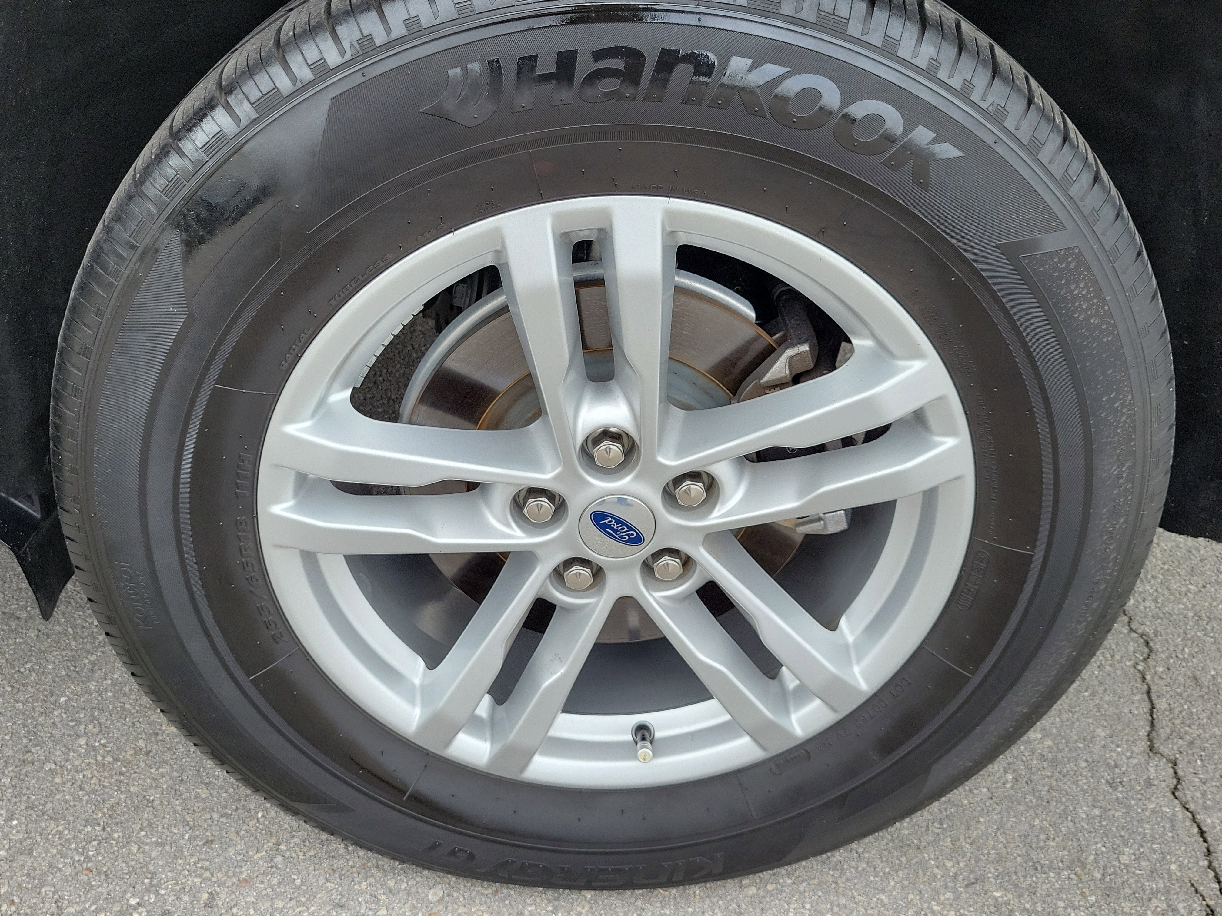Used 2024 Ford Explorer XLT RWD image 30
