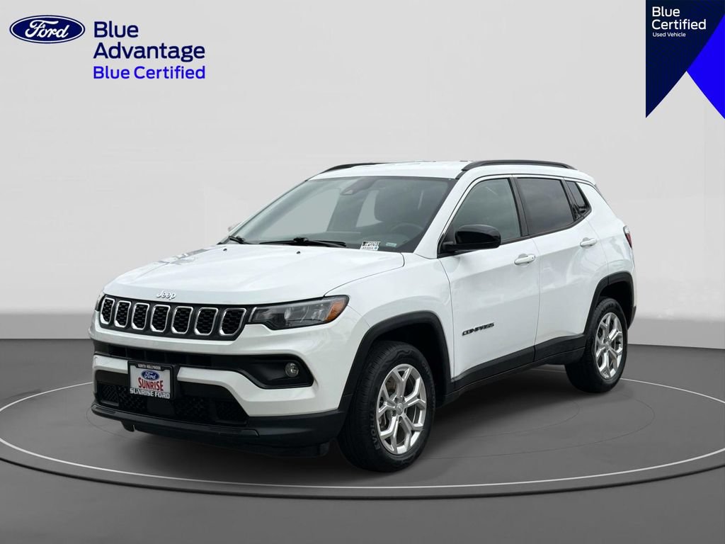 Used 2024 Jeep Compass Latitude AWD/4WD image 1