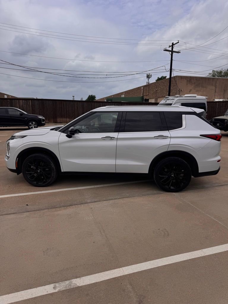 Used 2022 Mitsubishi Outlander SE FWD image 4