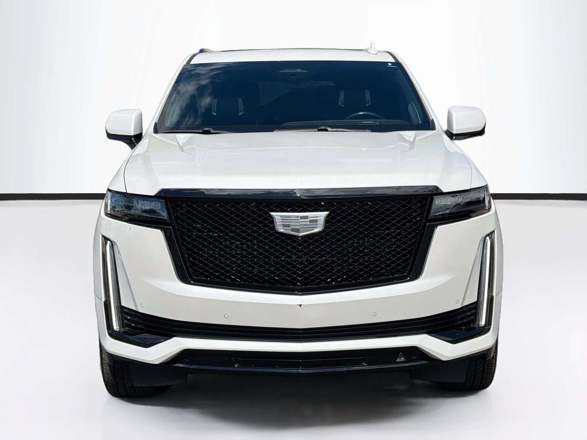 Used 2022 Cadillac Escalade ESV Sport Platinum w/ Heavy-Duty Trailer Package AWD/4WD image 2