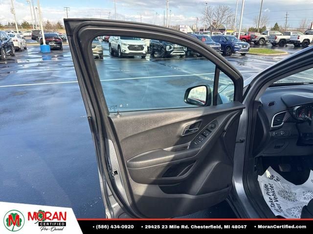 Used 2020 Chevrolet Trax LT FWD image 10