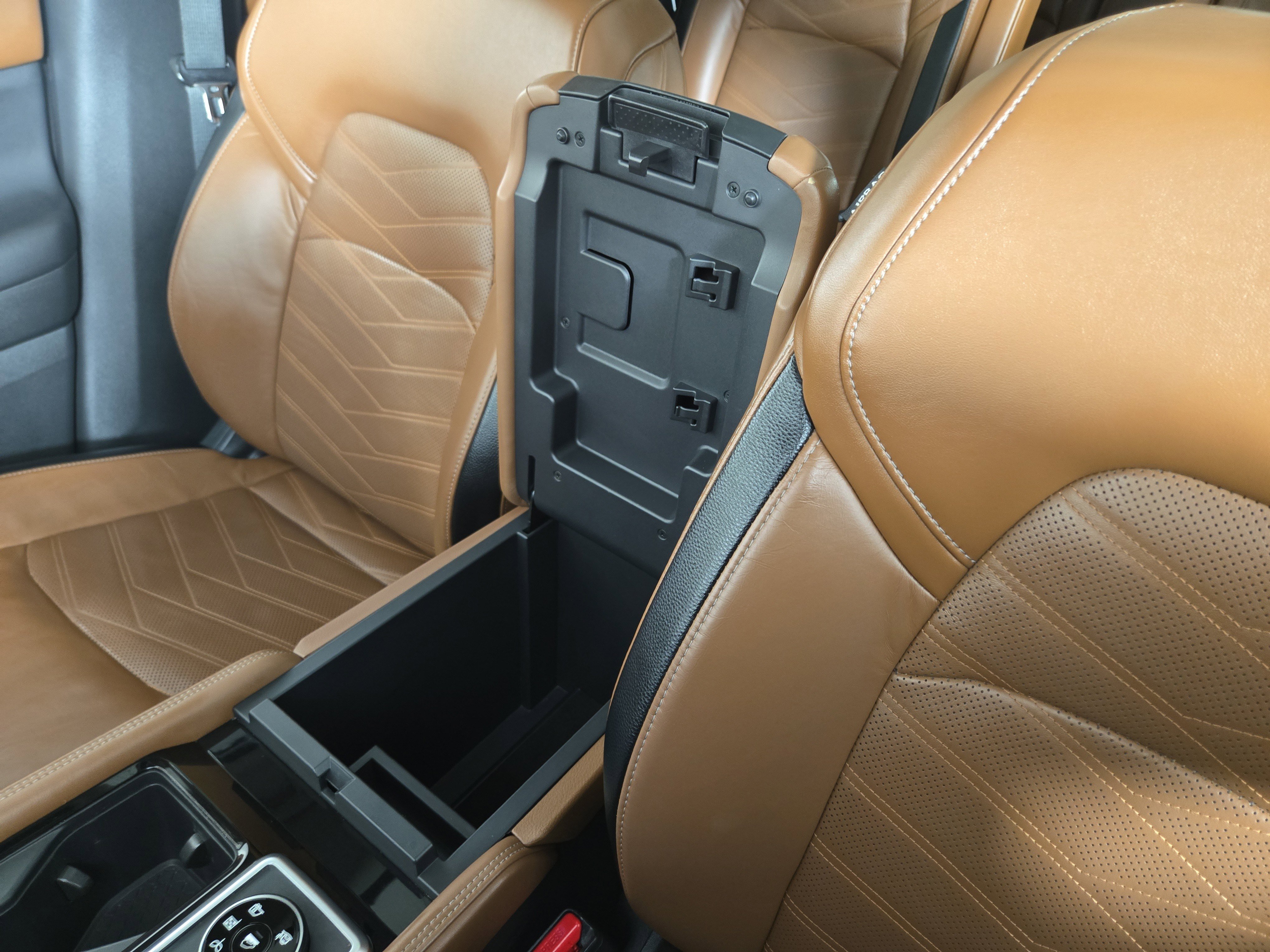 Used 2022 Nissan Pathfinder Platinum w/ Cargo Package image 31