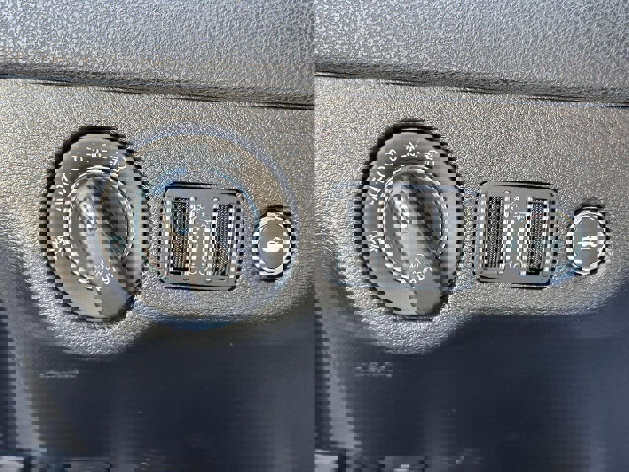 Used 2023 Chrysler 300 S image 27