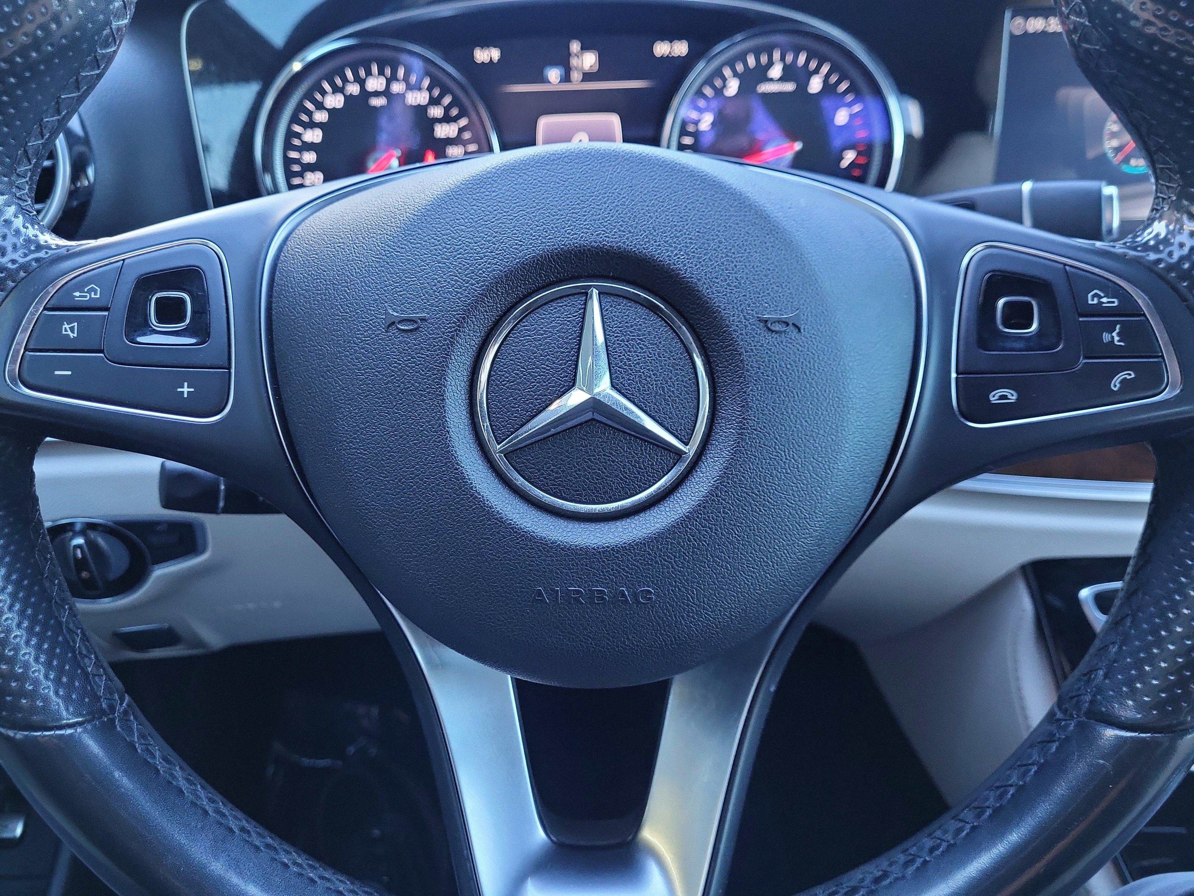 Used 2017 Mercedes-Benz E 300 4MATIC image 7