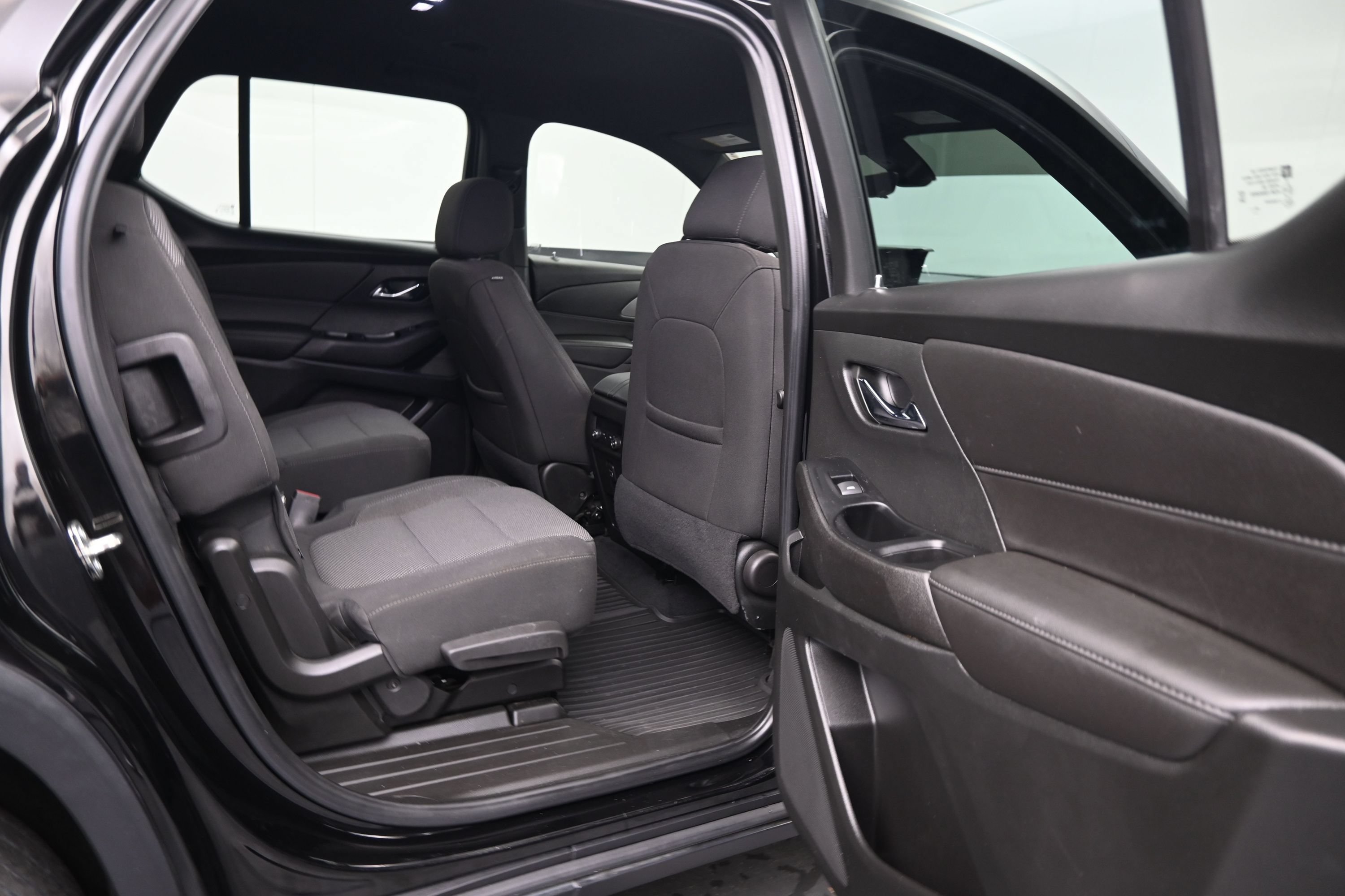 Used 2023 Chevrolet Traverse LT FWD image 13