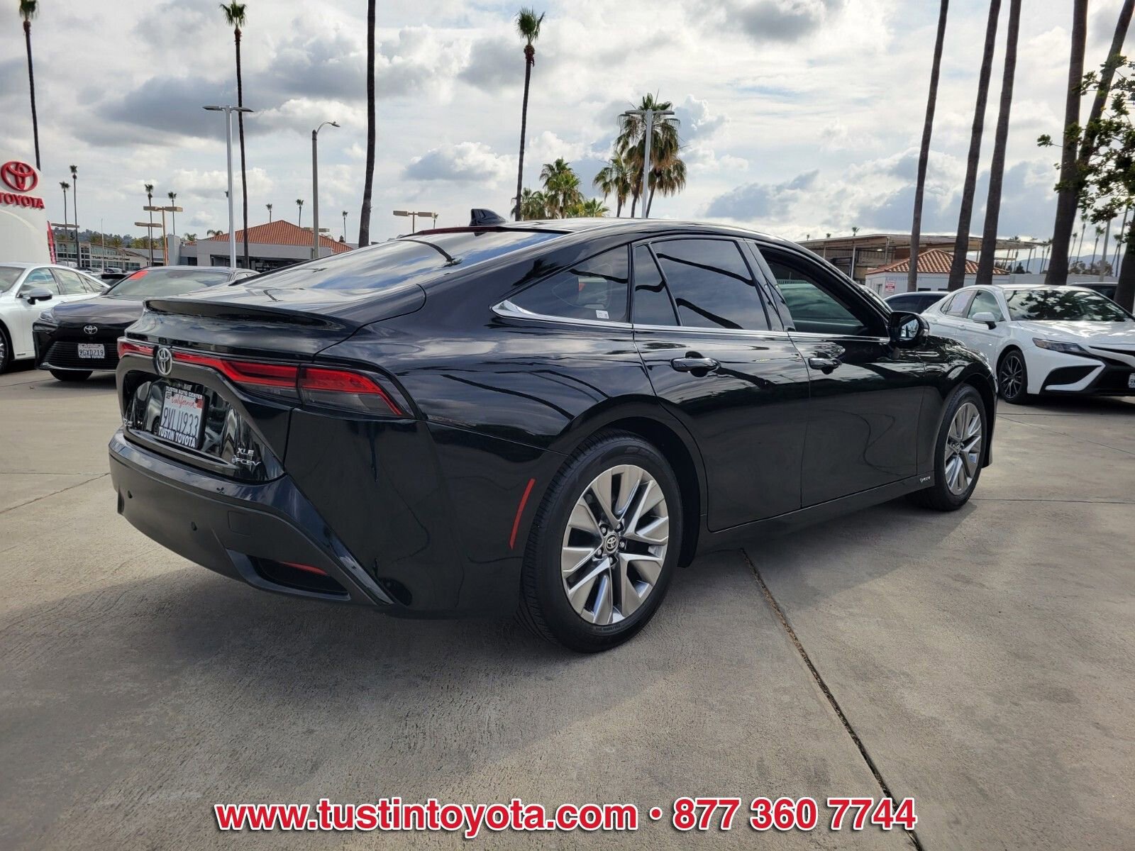 Used 2025 Toyota Mirai XLE RWD image 4