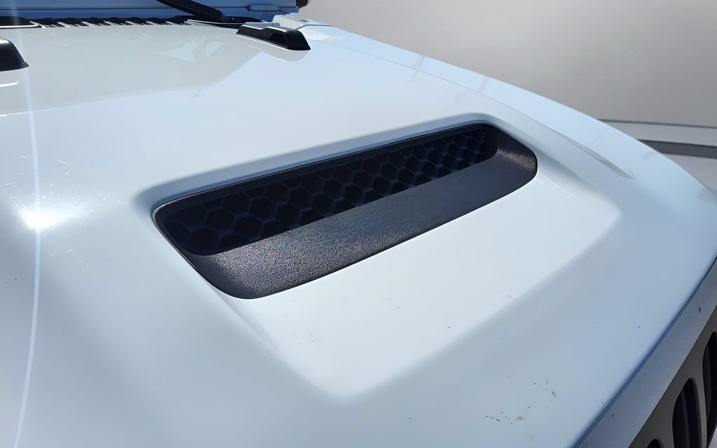 Used 2023 Jeep Gladiator Mojave w/ LED Lighting Group AWD/4WD image 9