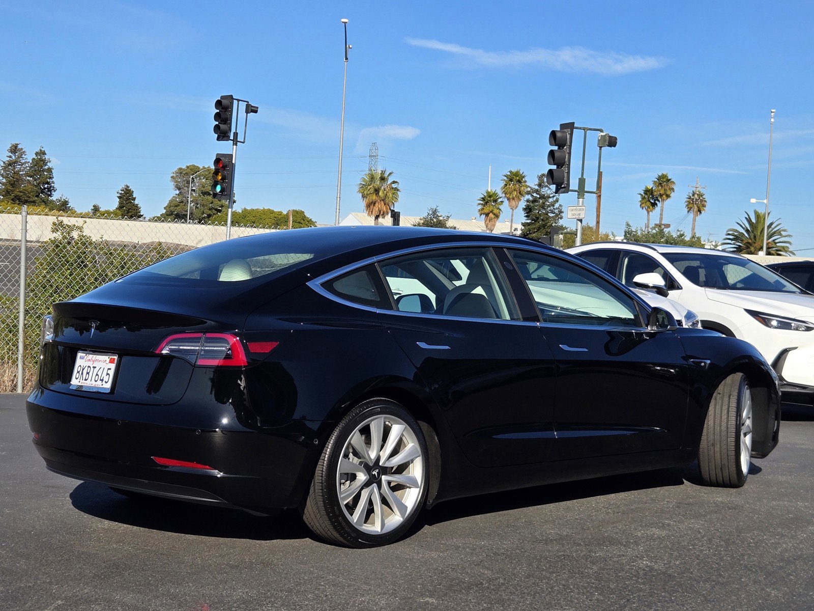 Used 2019 Tesla Model 3 Standard Range Plus image 4
