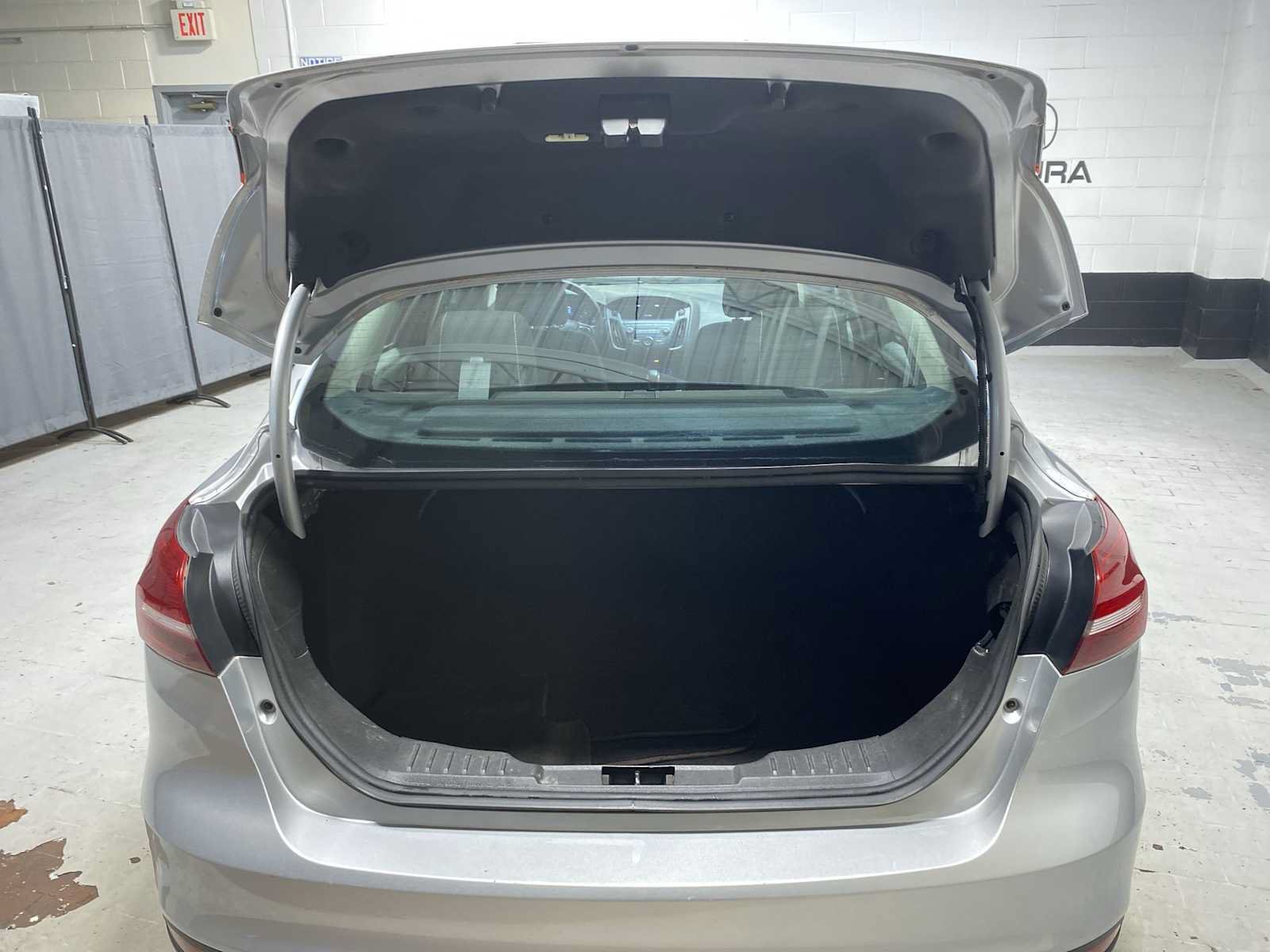 Used 2018 Ford Focus SE FWD image 19