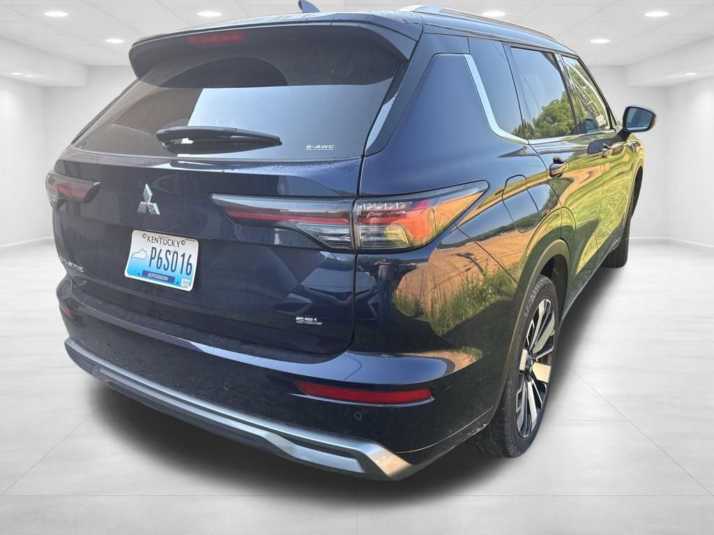 Used 2025 Mitsubishi Outlander SEL AWD/4WD image 4