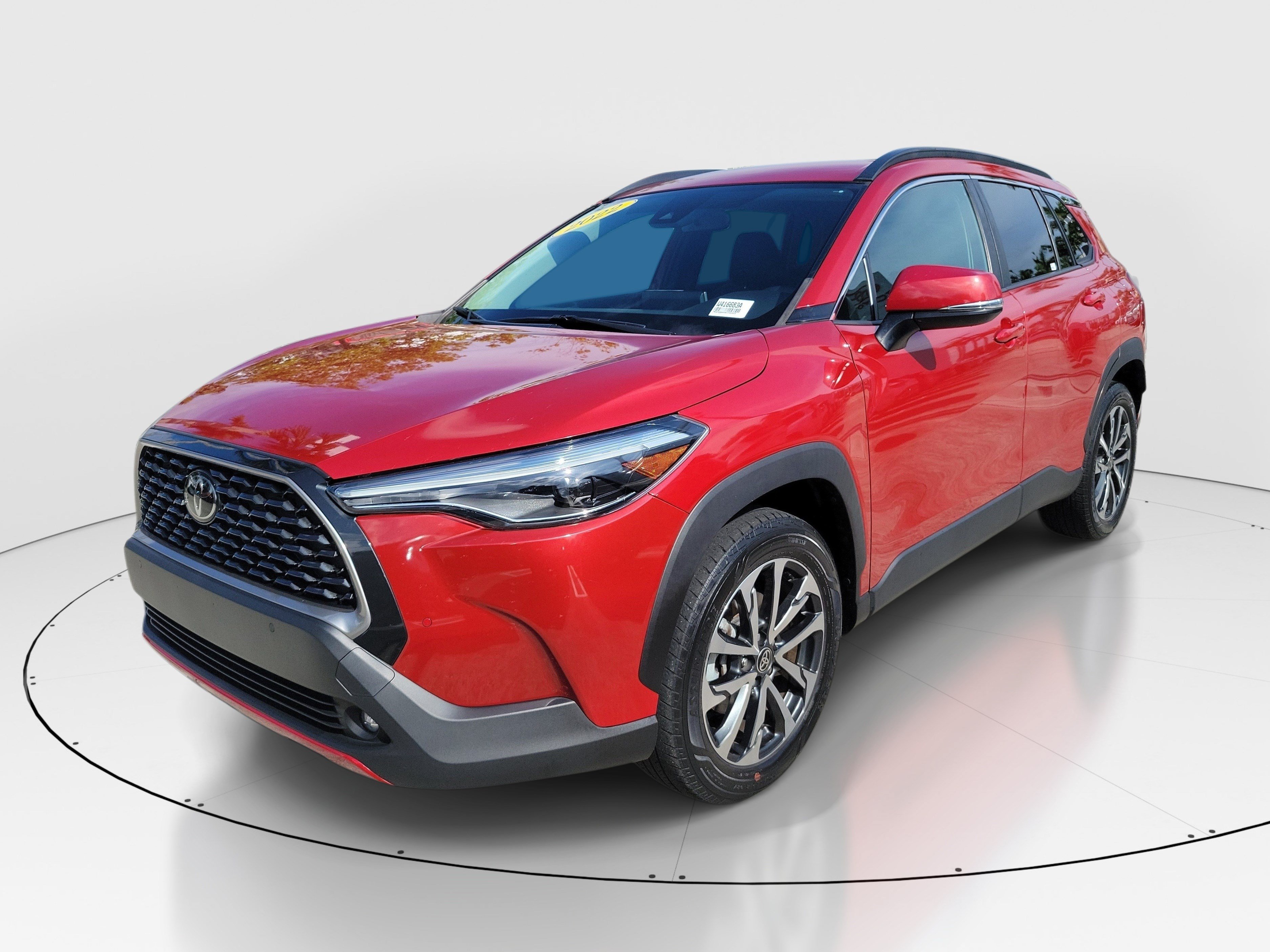 Used 2022 Toyota Corolla Cross XLE FWD image 3
