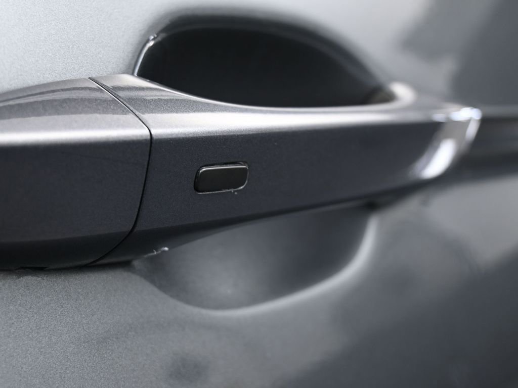 Used 2022 Volkswagen Tiguan SE R-Line image 46