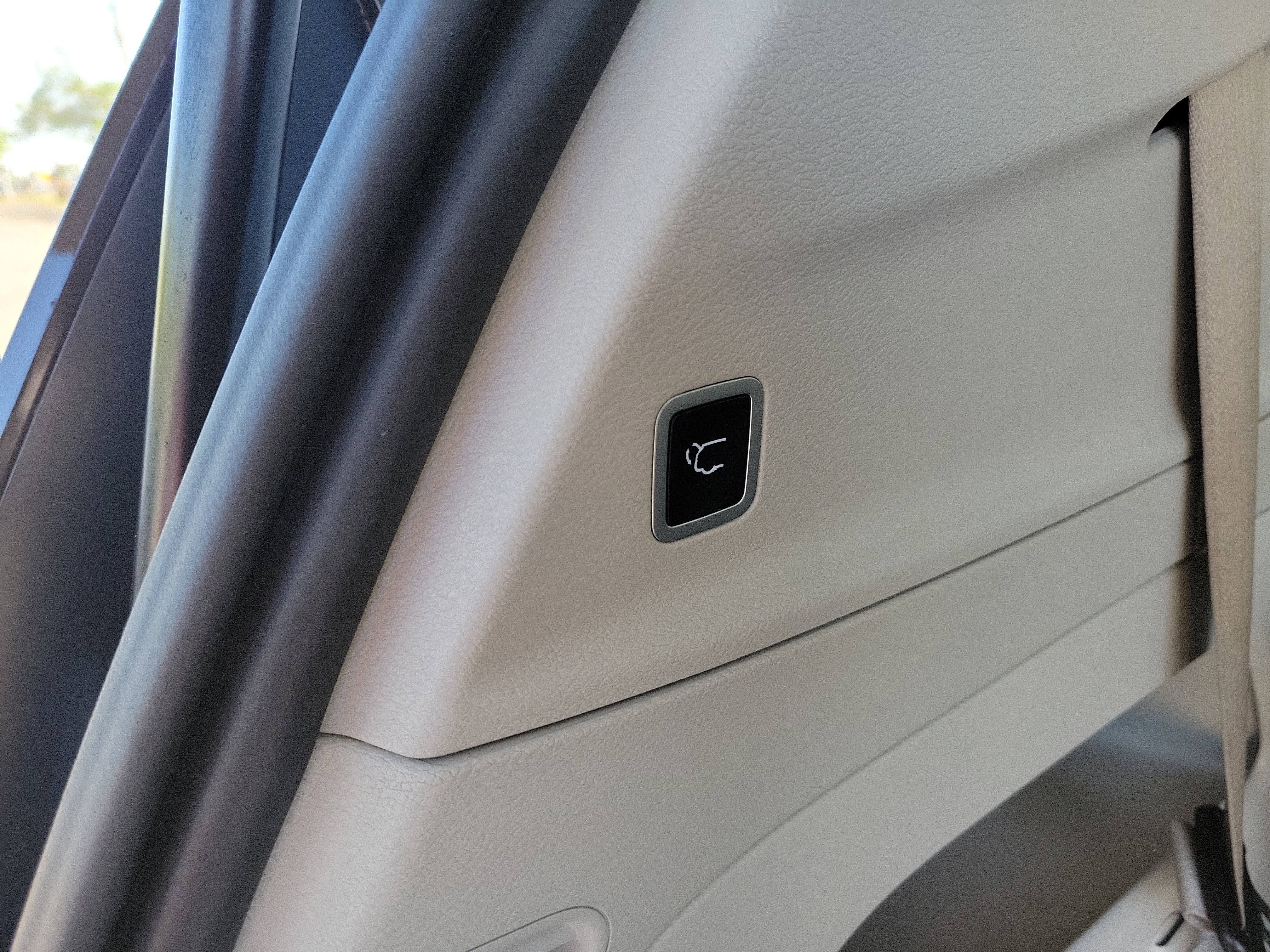 Used 2020 Chrysler Pacifica Touring w/ Cold Weather Group FWD image 15