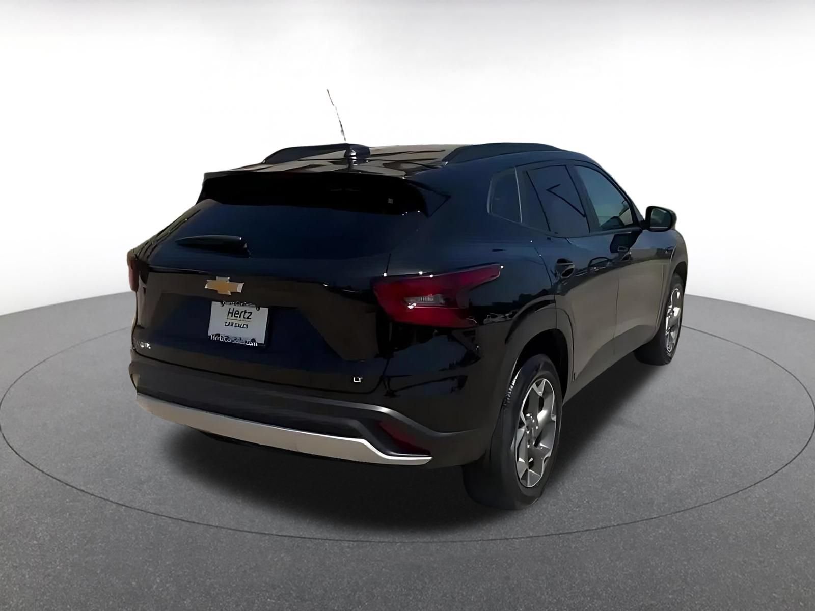 Used 2025 Chevrolet Trax LT FWD image 14