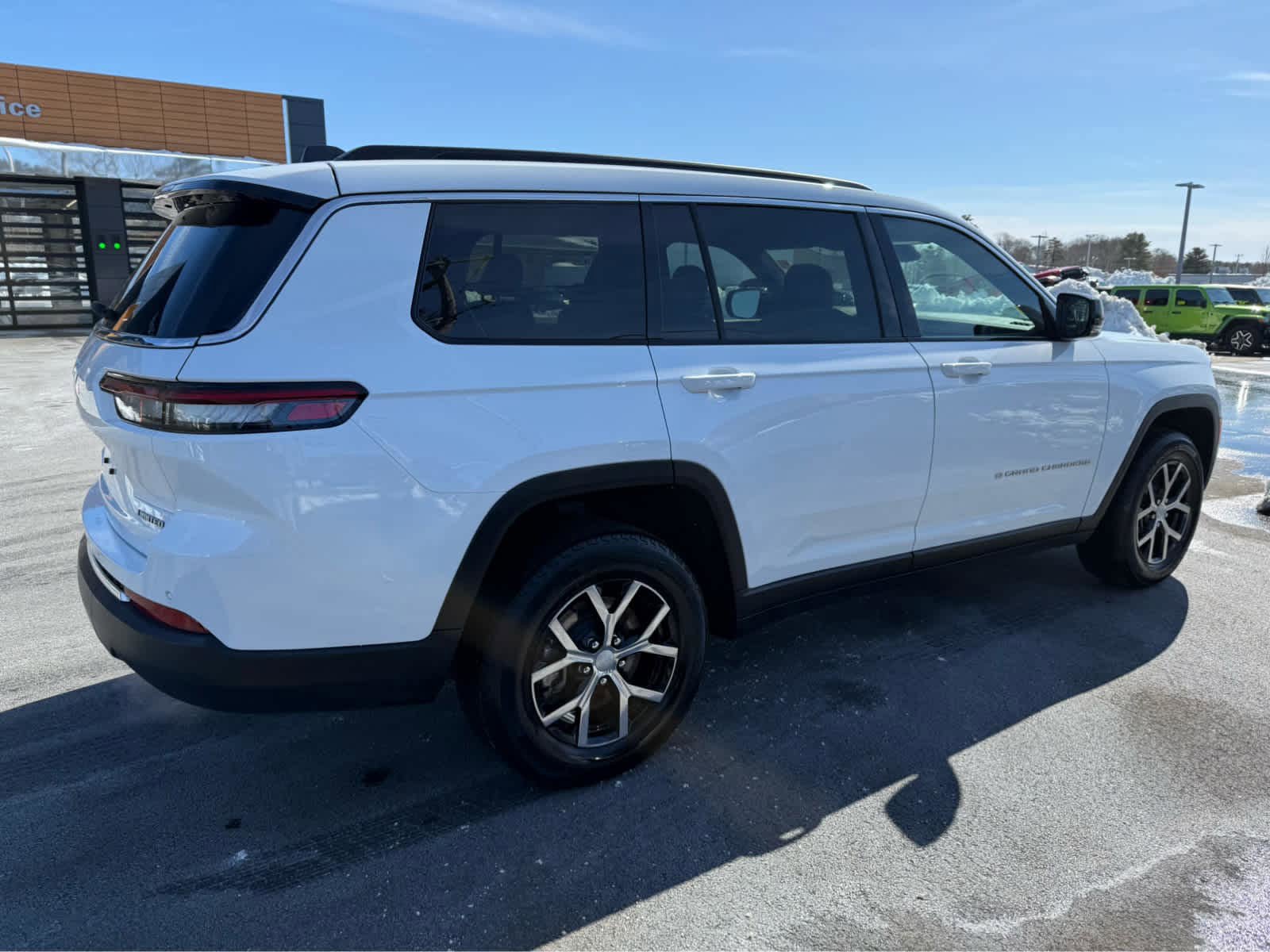 Used 2025 Jeep Grand Cherokee L Limited image 11