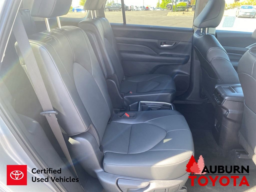 Used 2025 Toyota Grand Highlander AWD image 18