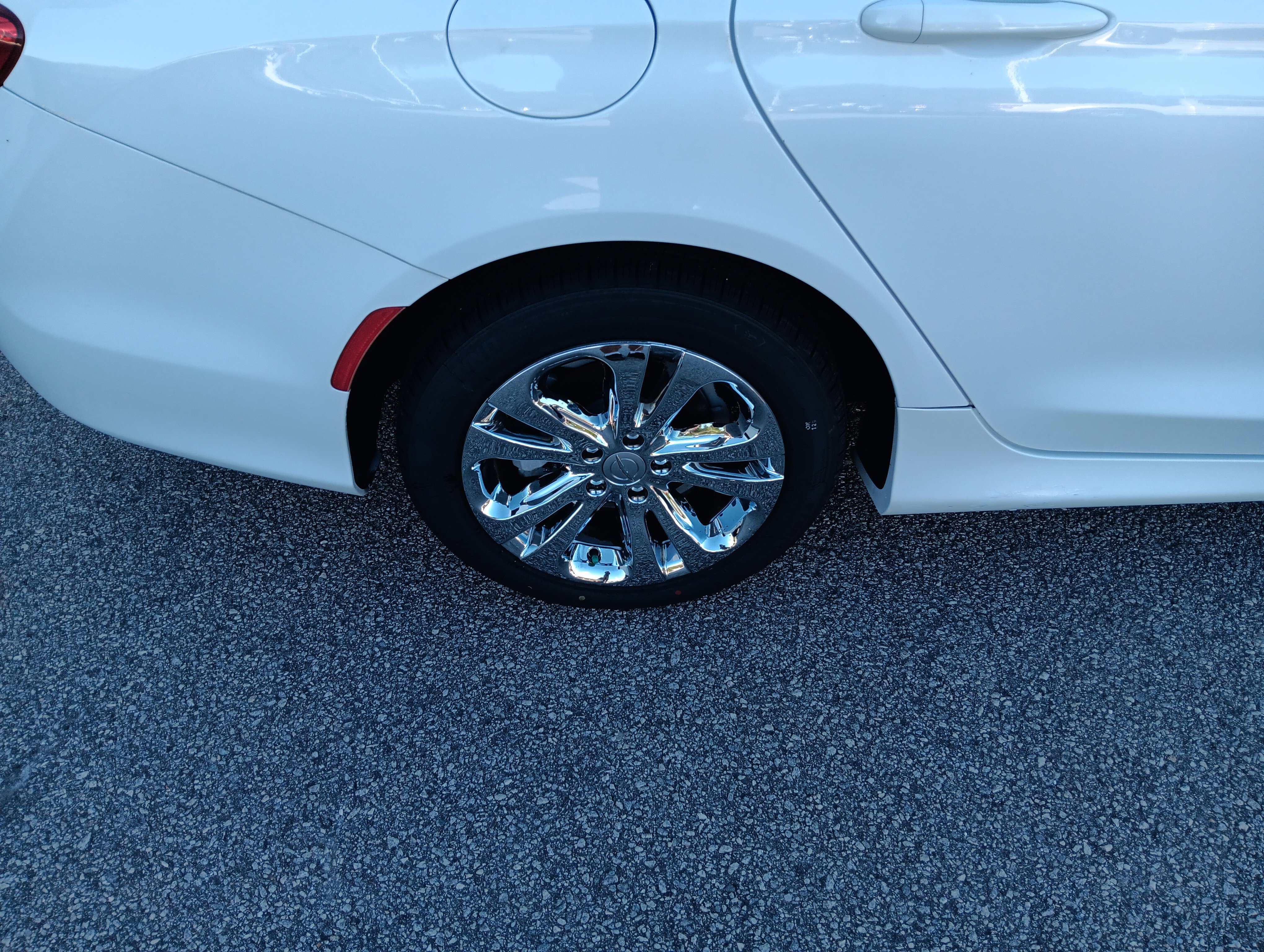 Used 2016 Chrysler 200 Limited w/ Anniversary Edition FWD image 6