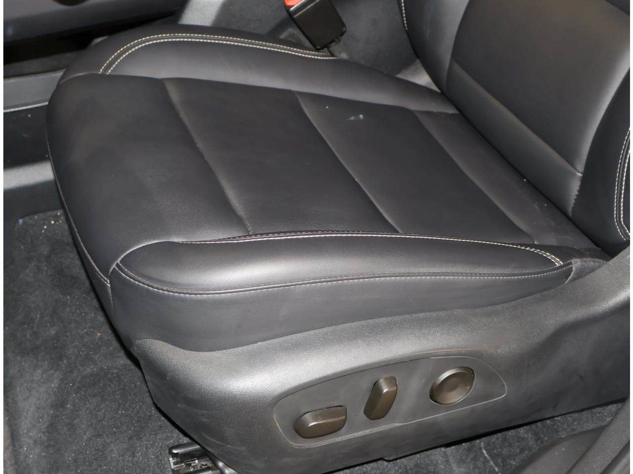 Used 2025 GMC Acadia Elevation w/ Super Cruise Package AWD/4WD image 13