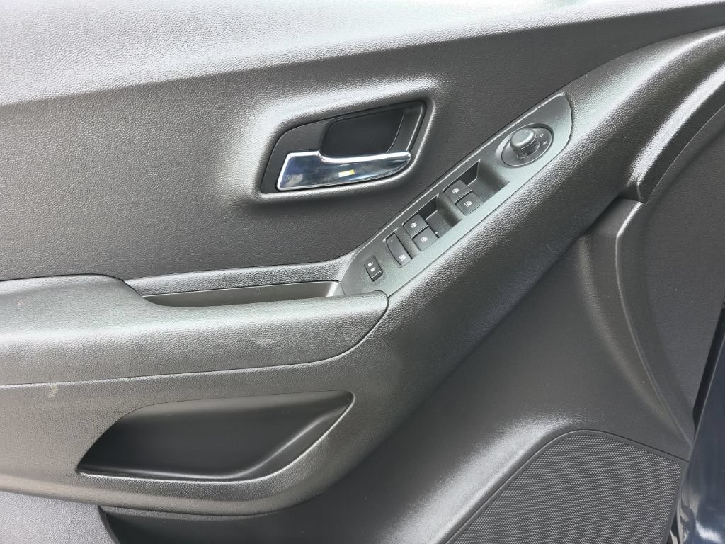 Used 2018 Chevrolet Trax LT AWD/4WD image 15