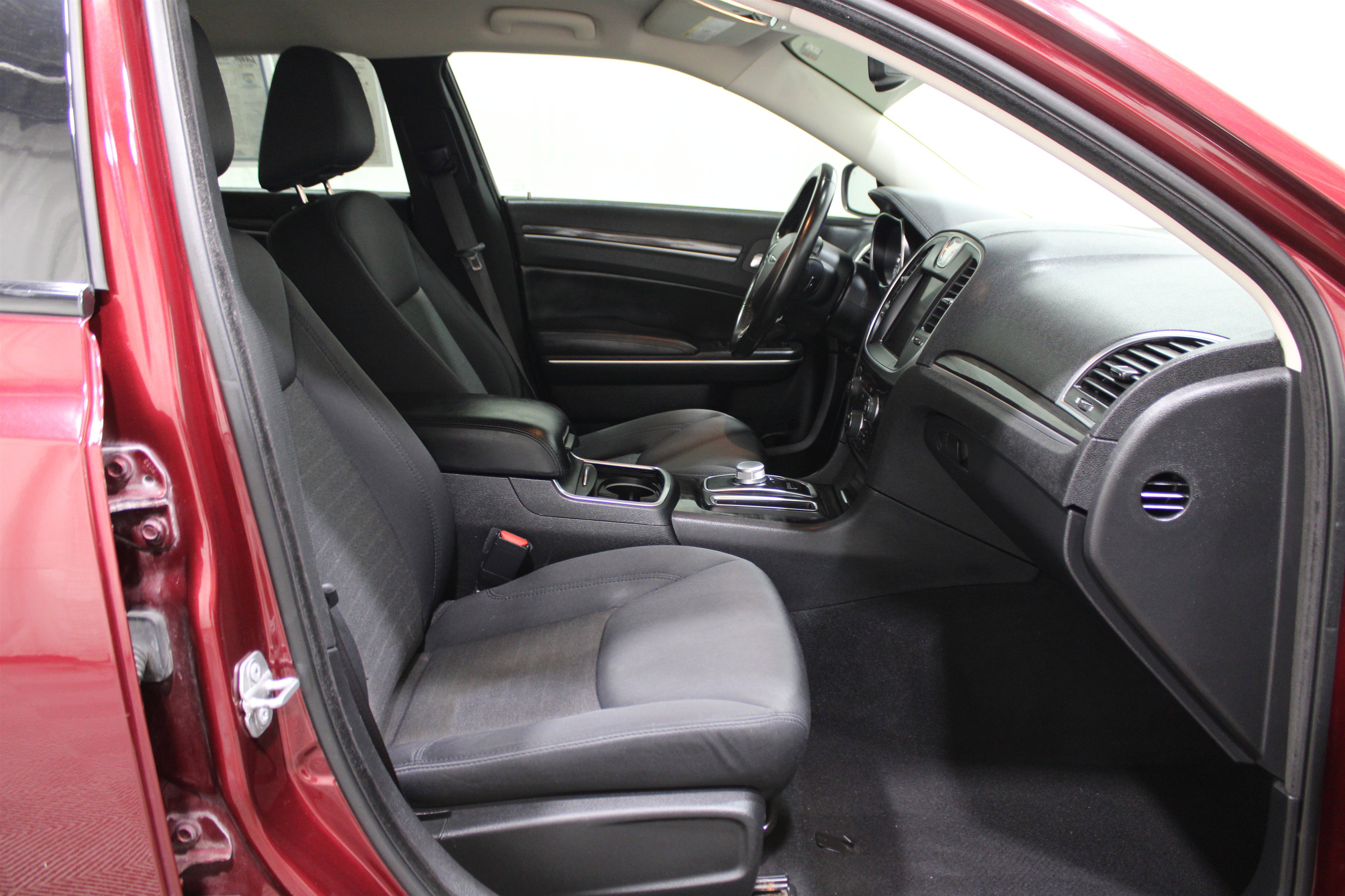 Used 2019 Chrysler 300 Touring w/ Sport Appearance Package image 29