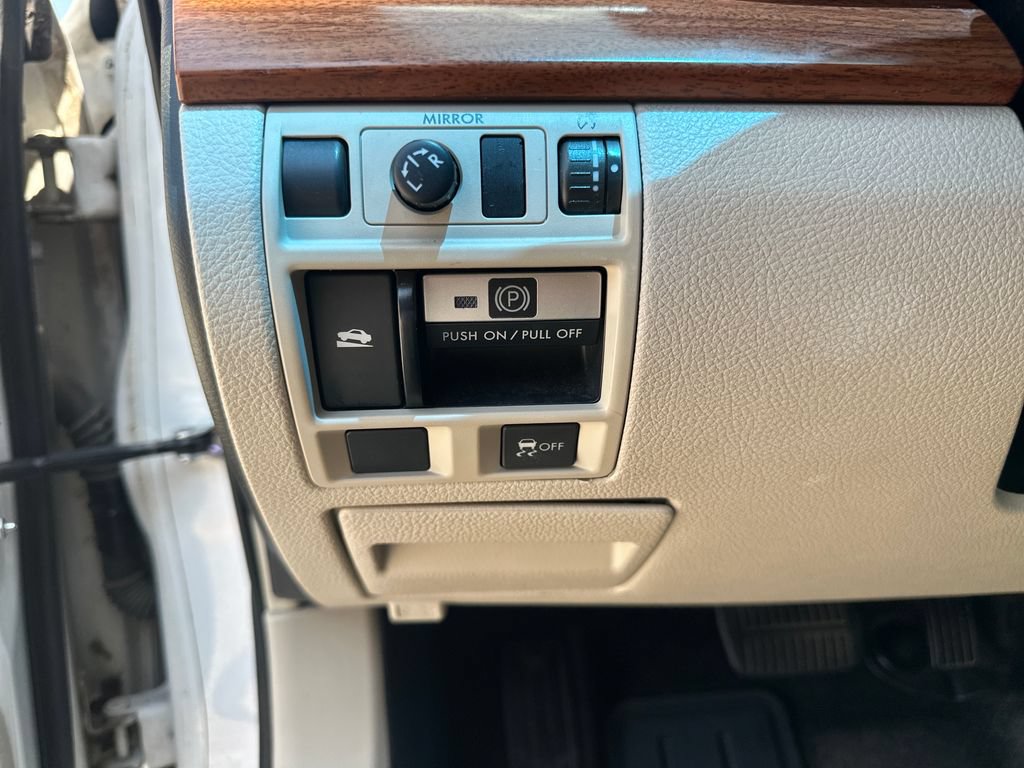 Used 2014 Subaru Outback 2.5i Limited w/ Accessory Value Package (OYT) AWD/4WD image 17
