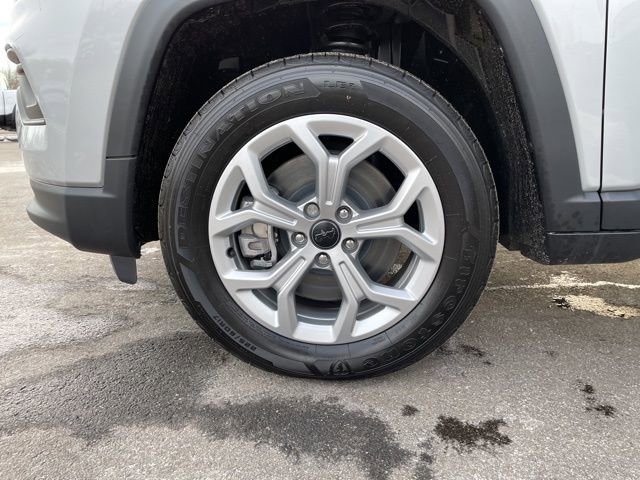 New 2026 Jeep Compass Latitude AWD/4WD image 33