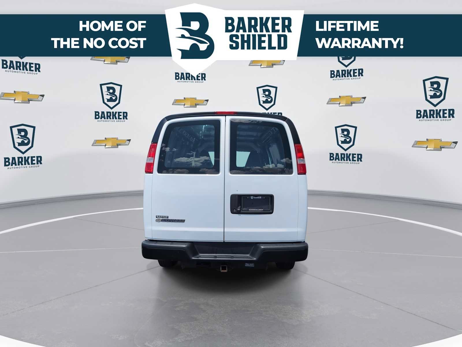 Used 2020 Chevrolet Express 3500 w/ Driver Convenience Package RWD image 7