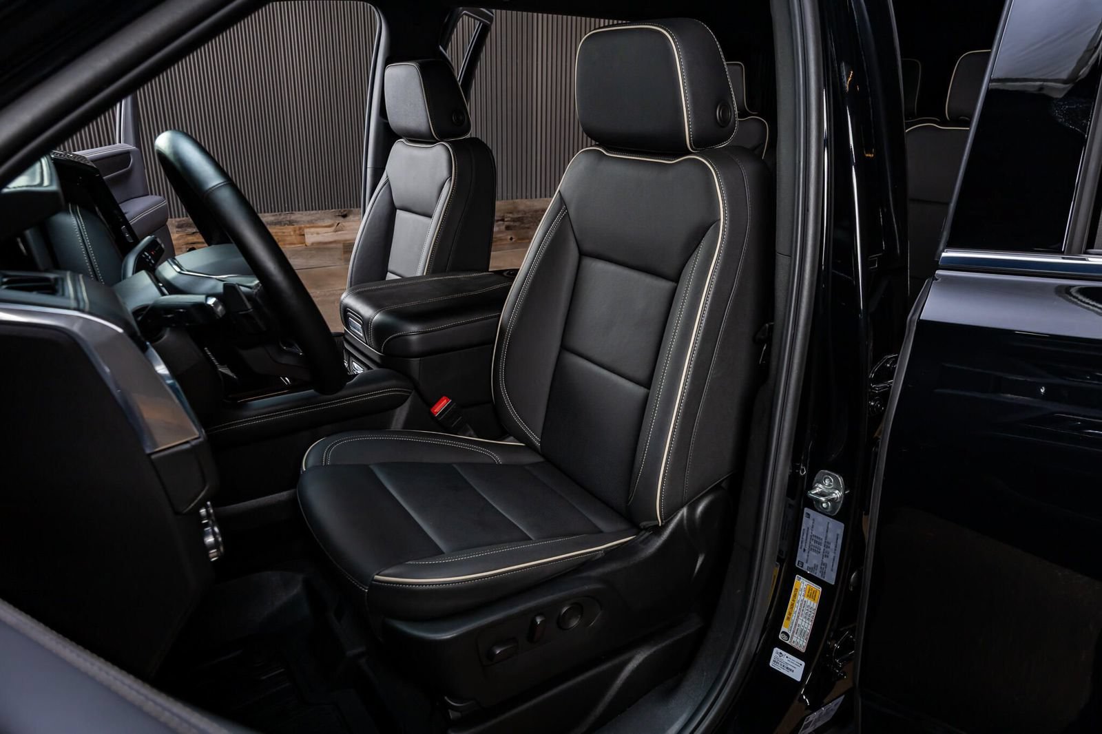 Used 2025 GMC Yukon XL Elevation AWD/4WD image 28
