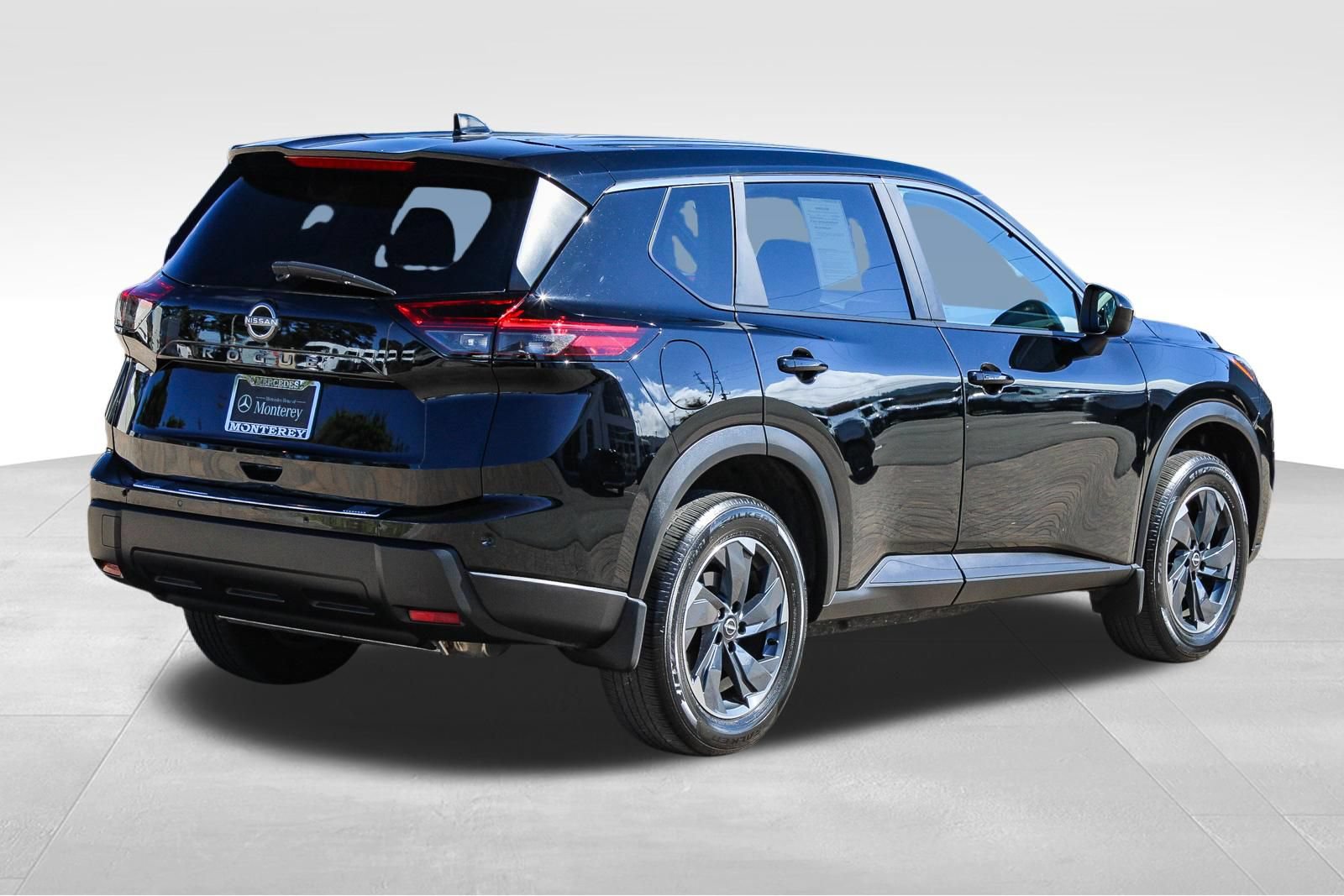 Used 2025 Nissan Rogue SV FWD image 8