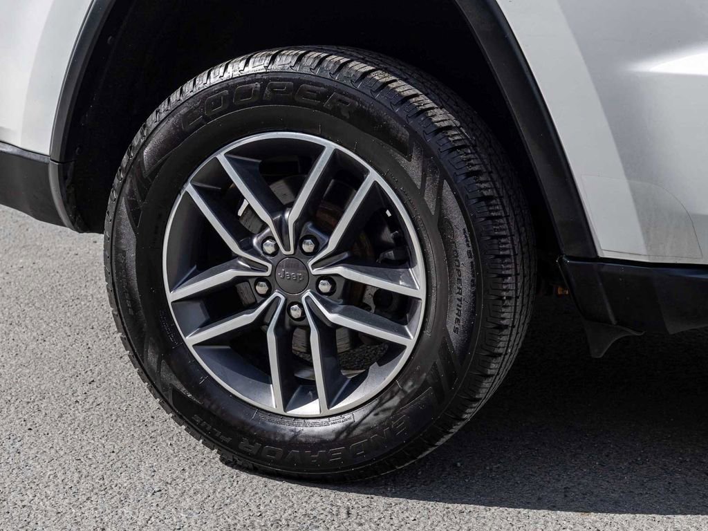 Used 2019 Jeep Grand Cherokee Limited AWD/4WD image 10