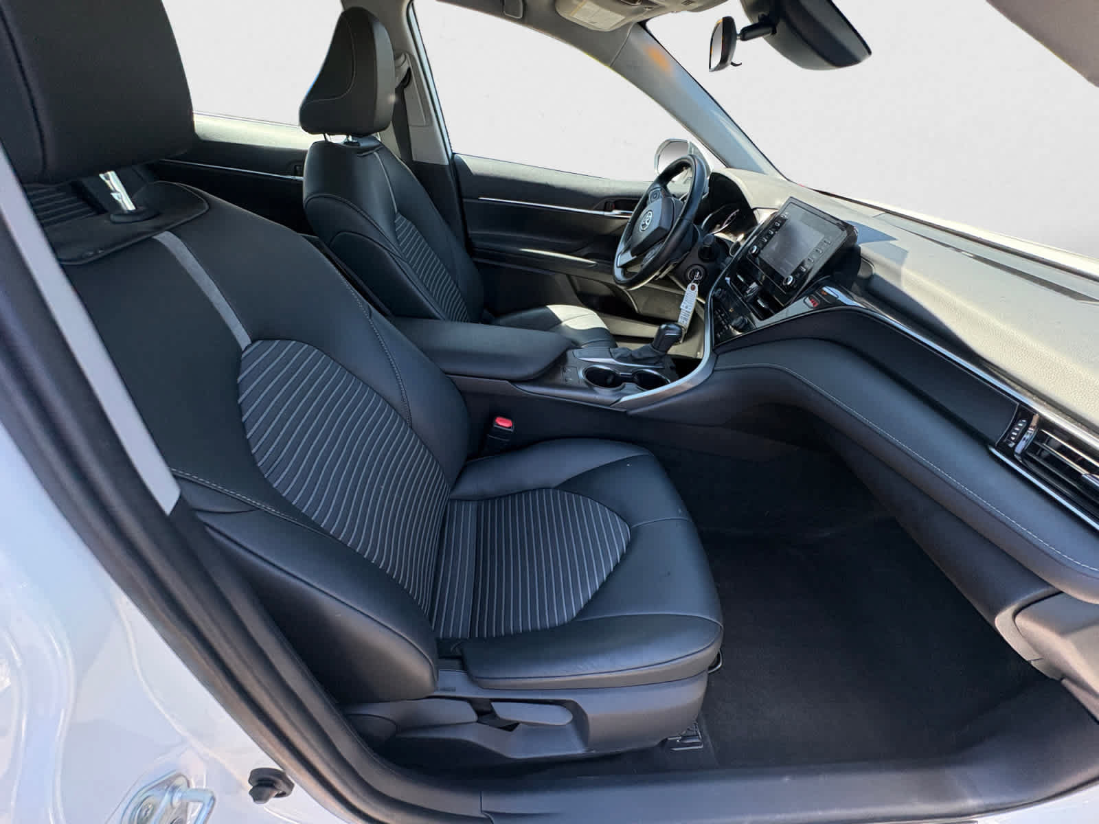 Used 2024 Toyota Camry SE FWD image 21