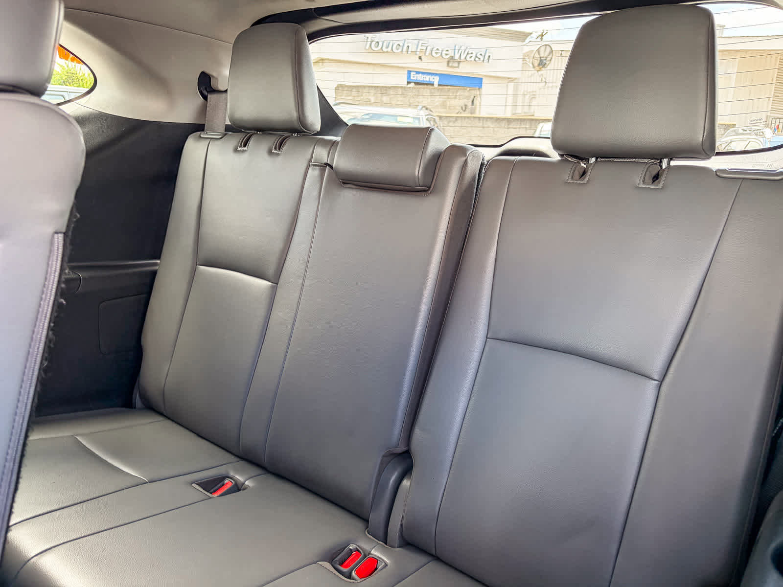 Used 2021 Toyota Highlander XLE FWD image 19