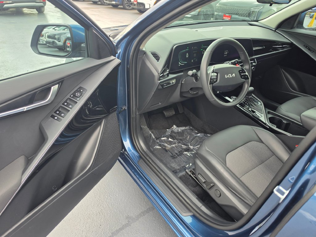 Certified 2025 Kia Niro EX FWD image 19