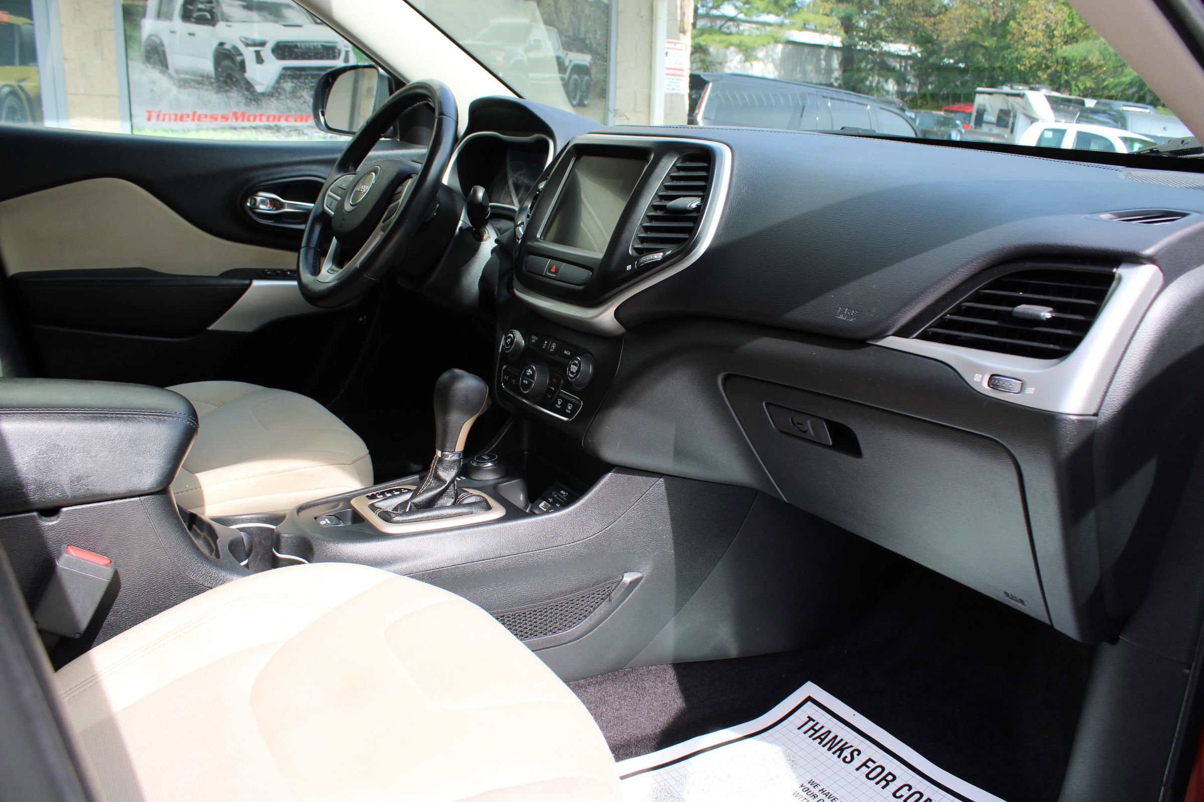 Used 2017 Jeep Cherokee Latitude w/ Comfort/Convenience Group image 19