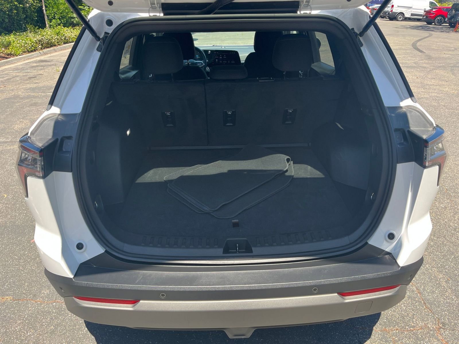 Used 2025 Chevrolet Equinox LT FWD image 31