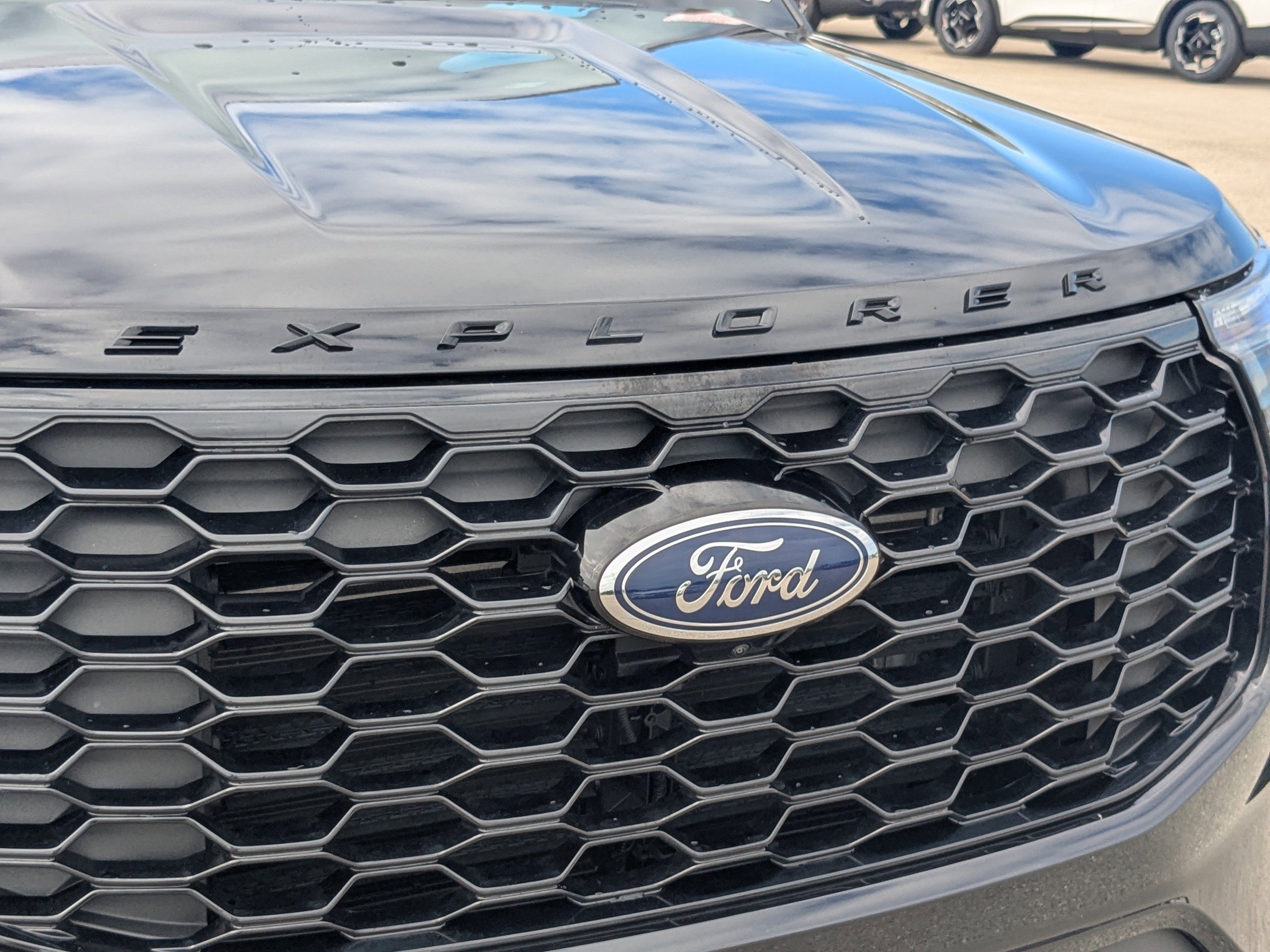 Used 2025 Ford Explorer ST-Line w/ ST-Line Street Pack image 11