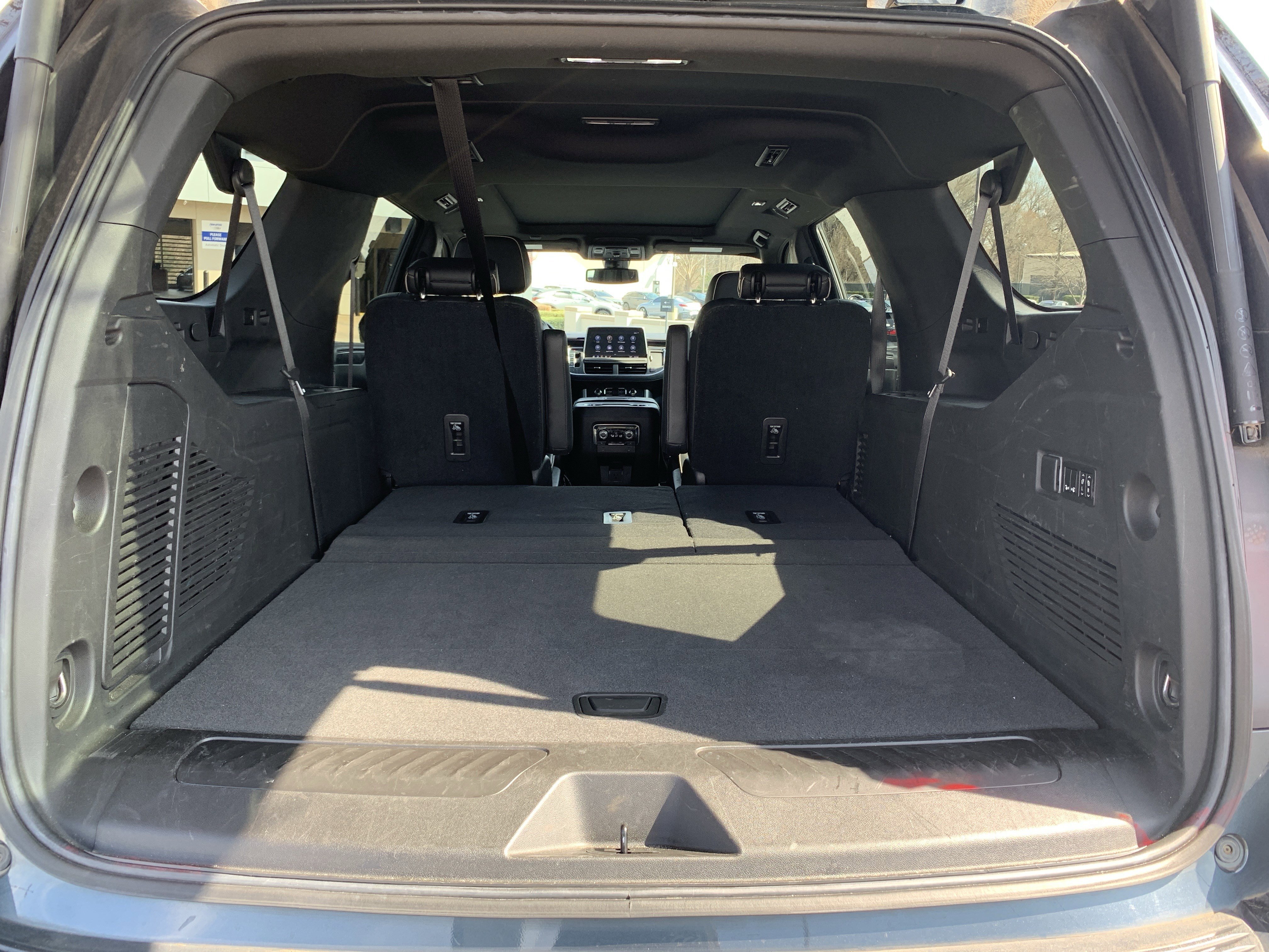 Used 2021 GMC Yukon XL SLT w/ SLT Premium Package image 34