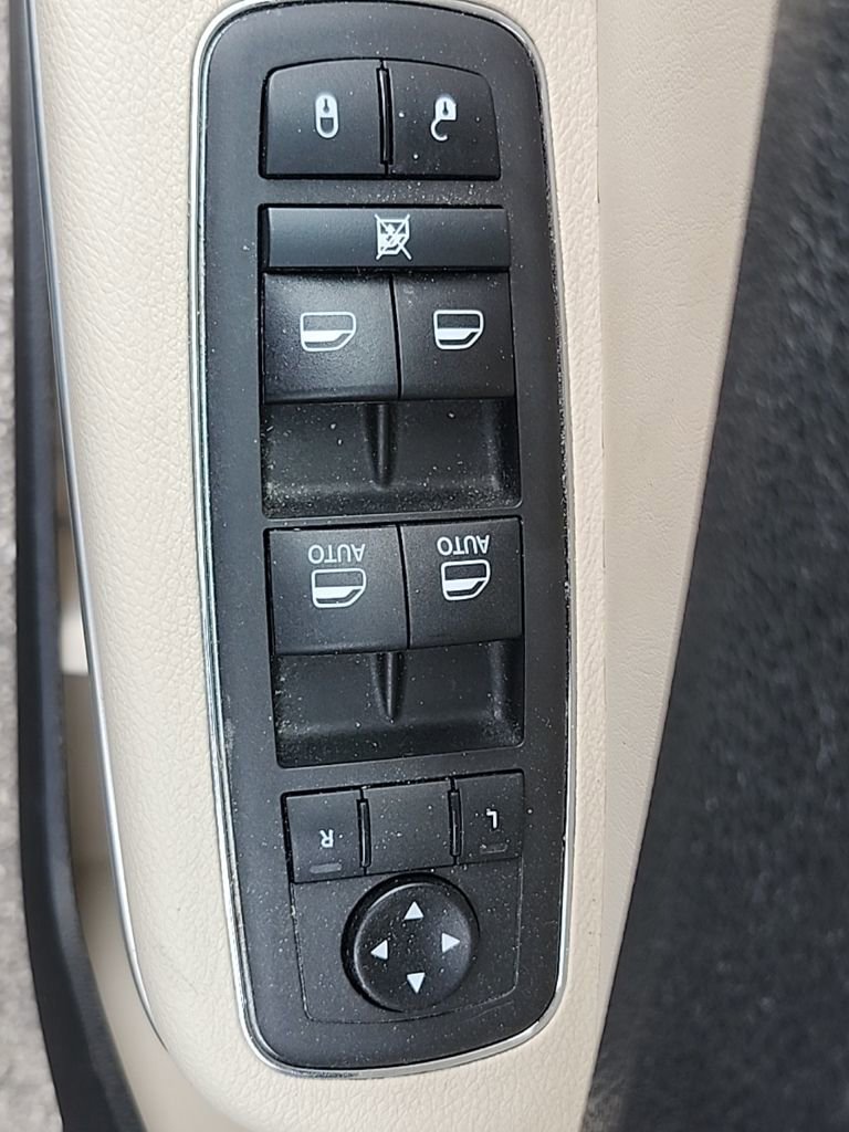 Certified 2021 Chrysler 300 Touring L w/ Popular Equipment Group image 29