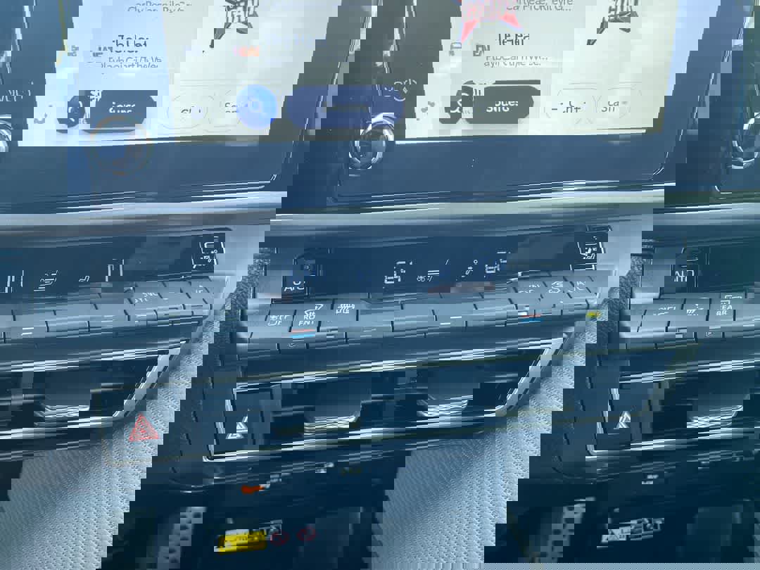 Used 2025 Toyota Camry SE image 18