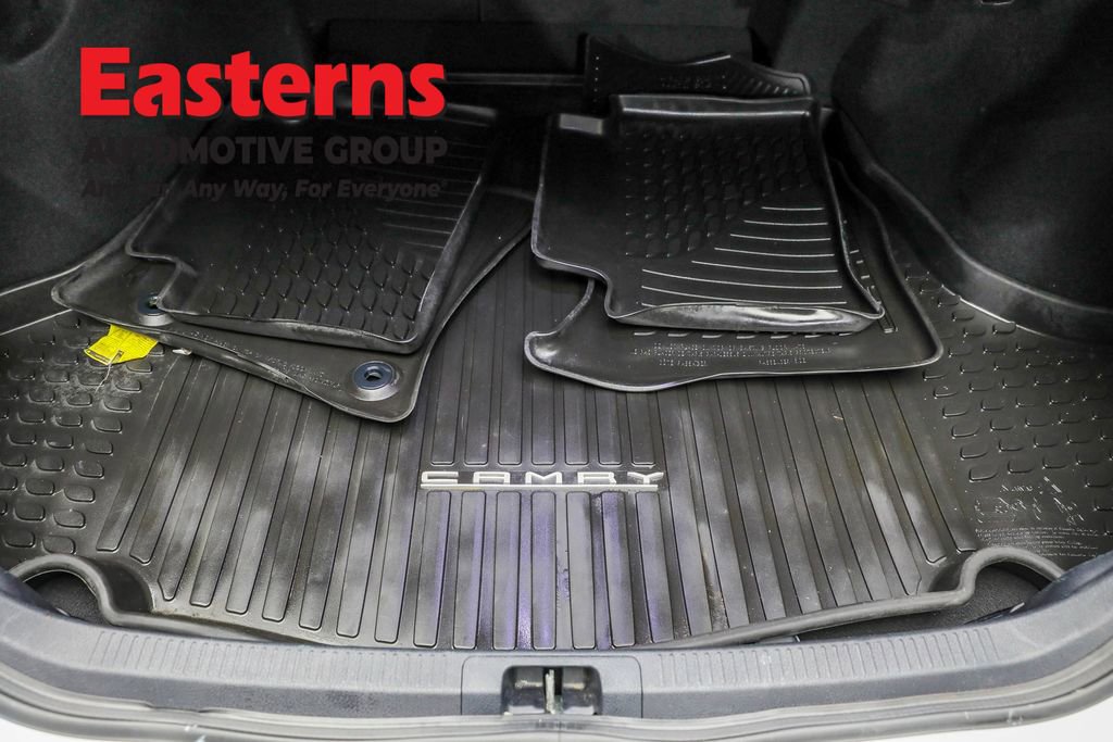 Used 2022 Toyota Camry SE image 9