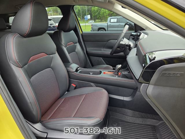 Used 2025 Nissan Kicks SR FWD image 19