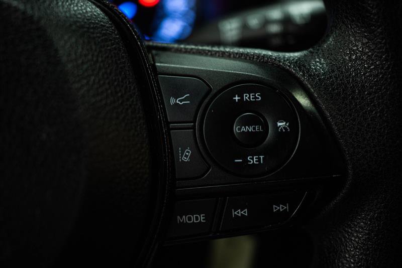 Used 2021 Toyota RAV4 LE image 17