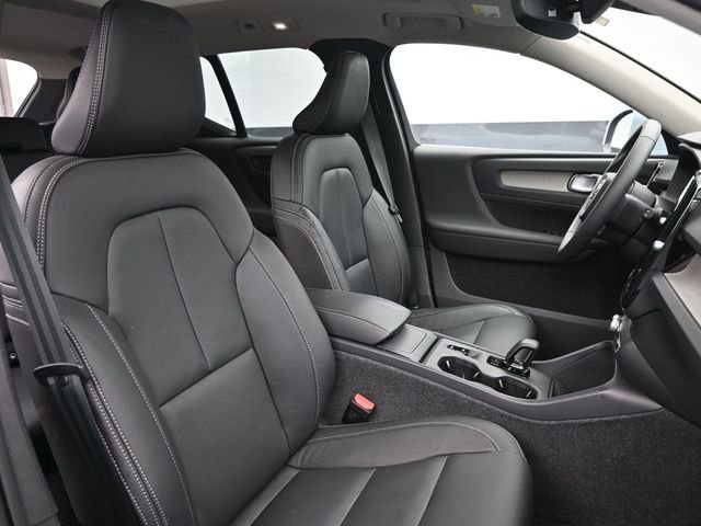 Used 2024 Volvo XC40 B5 Core AWD/4WD image 31