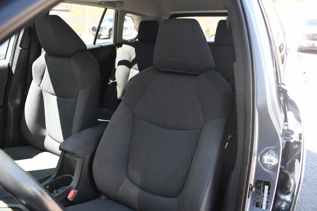 Certified 2023 Toyota Corolla Cross LE w/ Moonroof Package AWD/4WD image 17