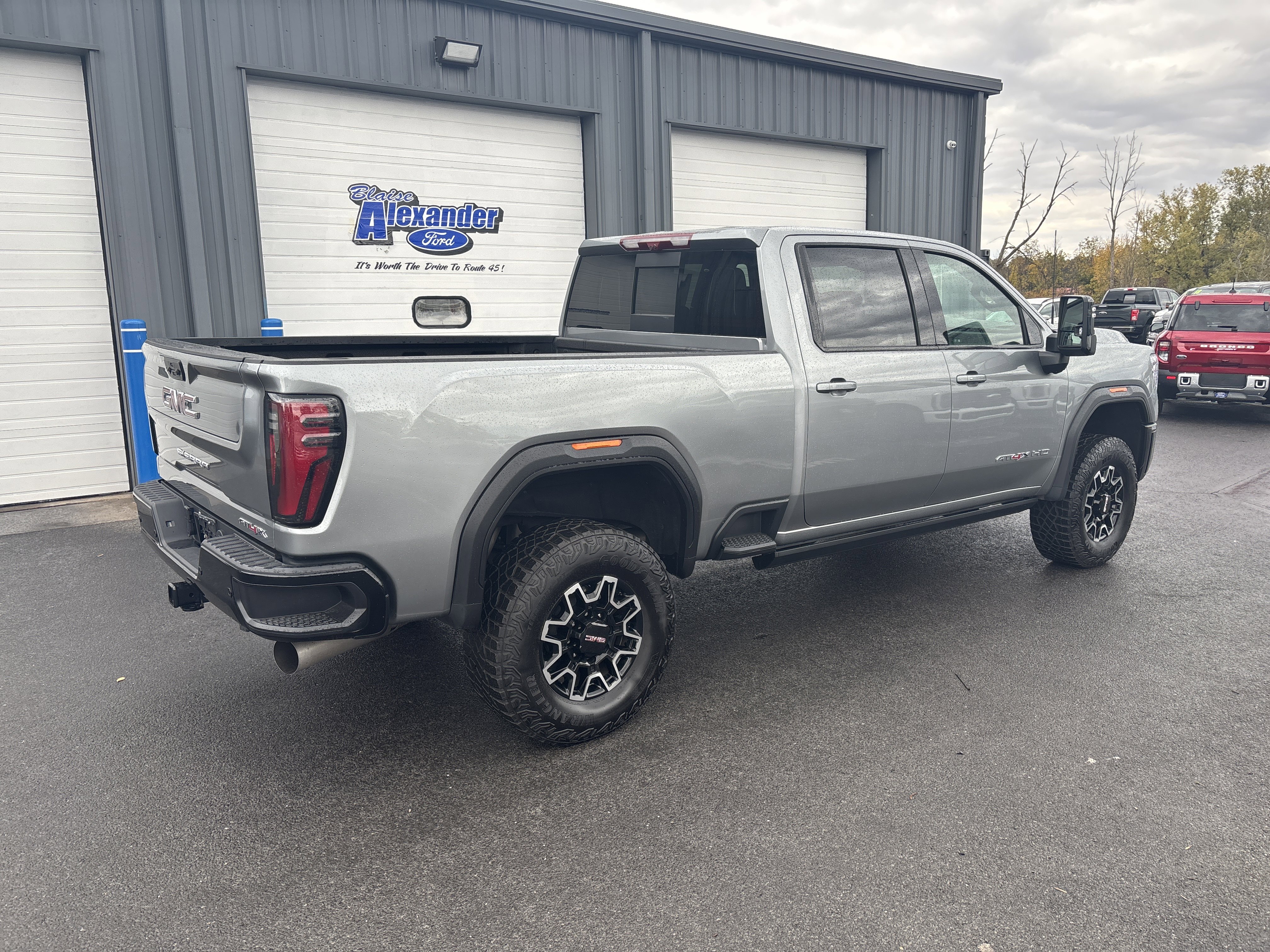 Used 2024 GMC Sierra 2500 AT4X video 3
