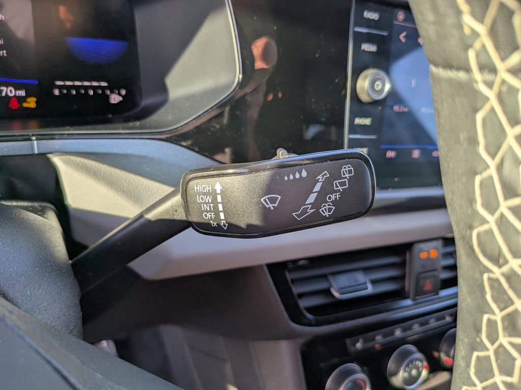 Certified 2023 Volkswagen Taos SE FWD image 29