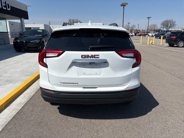 Used 2022 GMC Terrain SLE w/ Driver Convenience Package FWD image 9