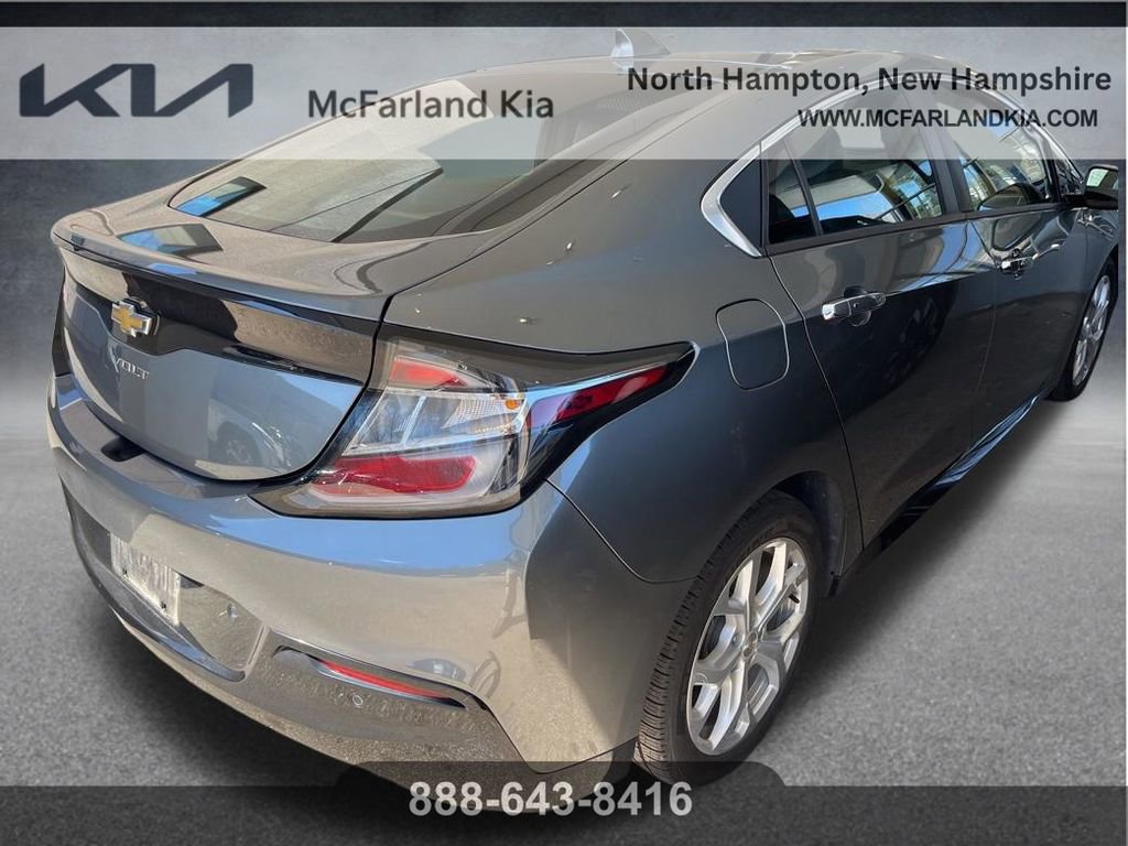 Used 2017 Chevrolet Volt Premier w/ Driver Confidence II Package FWD image 4